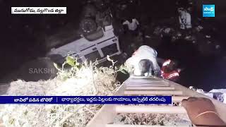 Road Incident in Nalgonda District | Bolero | అదుపు తప్పి బావిలోకి దూసుకెళ్లిన బొలెరో | @SakshiTV