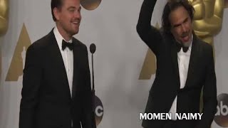 Alejandro González Iñárritu joking _ The Oscar on his head