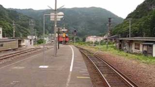 大糸線・平岩駅から糸魚川行キハ５２発車