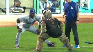 LAD@ARI: Puig warms up with Baxter the Bobcat