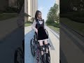 strong girl living in a wheelchair 像我這樣的脊髓損傷，每天坐輪椅，是真的腰疼屁股疼，因為坐久了我也做過好幾次壓瘡手術，在光鮮的外表下的確擁有個遭罪的身體，但我依然堅