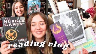 hunger games fanatic re-reads the hunger games \u0026 cozy christmas books 📚🎄 READING VLOG