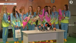 З вигуками, оплесками та квітами: як зустрічали українських олімпійців в аеропорту \