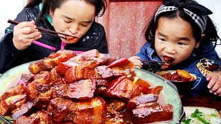 Sister Miao made three catties of five-flowered braised pork, so spicy that her mouth trembled