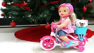 Navidad TotoyKids La Muñeca Little Mommy Isabela recibe una bicicleta de Papá Noel!!!