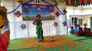 Vadinaku vakasari folk dance by Mpps Tholukodu HW Mylavaram Krishna still. Priyanka. 2 class.AD.2018