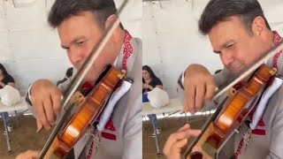 El maestro José Hernández tocando el violín 😅🎻