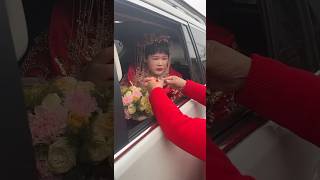 漂亮的姑娘今天结婚了，祝福她新婚快乐，白头到老