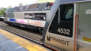 Train meet between NJT's Main Line trains #1319 and #1129 at Ridgewood