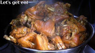 Have you ever seen a video about a master who makes and cuts Korean street pork feet(jokbal) ?