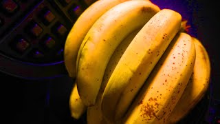 COMPRESSING BANANAS WITH MACHINE / 와플 기계로 바나나 누르기 ASMR