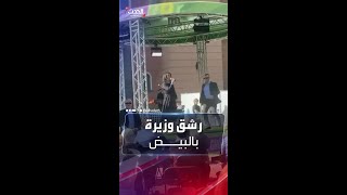 رشقوها بالبيض.. مشهد محرج لوزيرة الخارجية الألمانية