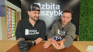 Jak zabezpieczyć iPhone 15 Pro? Szkło hartowane czy folia zabezpieczająca?