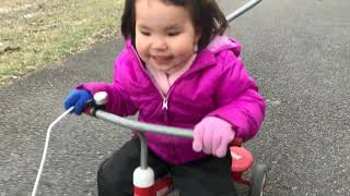 2岁宝宝骑三轮自行车 2 years old riding three wheels bike