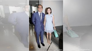 53岁李泽楷携郭嘉文首度公开亮相，情侣装拍世纪合照