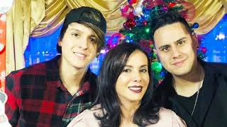 CNCO- Celebrando la Navidad y Ano Nuevo en familia..