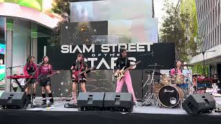 20241228 สุดปัง - MILLI (Performed by Zizters) @งาน Siam Street of the Stars