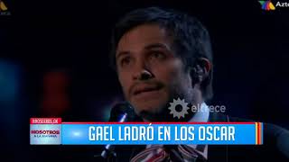 Gael García Bernal cantó peor que la abogada hot y fue el gran papelón de los Oscar
