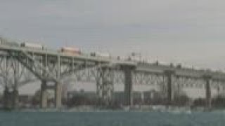 Traffic snarled at 2nd Michigan bridge to Canada