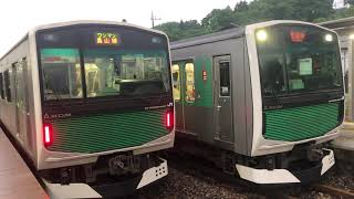 夕暮れ時の烏山線/上り列車宝積寺行下り列車烏山行交換/大金駅