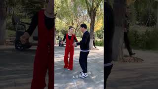 美女说:牙哥你衣服整理好再跳#舞台无处不在 #牙哥来了 #dance #东方舞 #funny #东方舞 #chinesedance #chinadance #duet #douyin