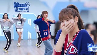 BLACKPINK LISA dance along with the trainees to help them with the choreo [YOUTH WITH YOU CUT]