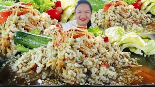 ส้มตำไข่มดแดง ไข่ตงๆ ซดพร้อมน้ำปลาร้าเผ็ดๆ แช่บคัก