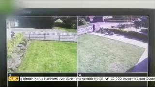 Bizarre beelden: auto vliegt op z'n kop door woonwijk