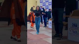 Satinder sartaj neru bajwa dance at CT University 👌 #satindersartaaj #nerubajwa #kalijotta