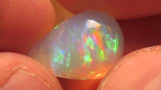 4.65ct Brilliant Ribbon Pattern Welo Opal Water Clear Crystal Base