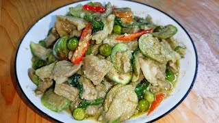 หมูผัดเขียวหวานแห้ง เมนูง่าย ๆ ทำกินเองได้อร่อยด้วย ( Stir fried chicken with green curry paste )