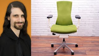 Alva Majo sobre la silla Herman Miller Embody tras años de uso