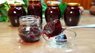 Only plums and sugar - very thick plum jam for the winter or plum marmalade in a jar