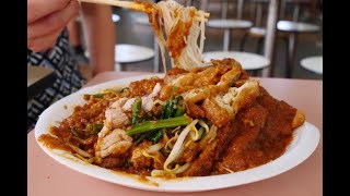 Remembering Singapore【獅城舊事】沙爹米粉是新加坡快消失的美食 是小販師父用慢工细活成就出來的美味 醬汁是重頭戲 香濃柔滑 甜度適中 微微辣味就很開胃 酸甜搭配辣椒醬是最佳選擇