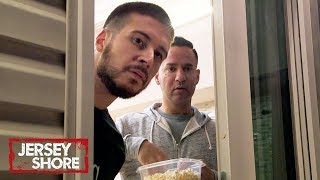 Ronnie Takes a Dip w/ Jewish Barbie | Jersey Shore: Family Vacation | MTV