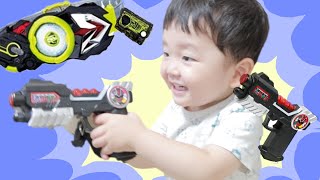 【プレゼント】大好きなヒーローのおもちゃを貰った2歳児【キラメイジャー・仮面ライダーゼロワン】