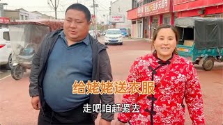 老妈回娘家给父母买衣服，还嘱咐注意身体，姥姥的一番话让人心疼