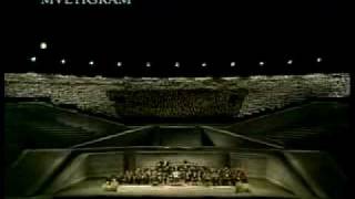 Verdi Requiem - Pavarotti 3.000 singers!