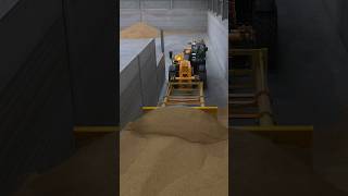 Grain handling with the JCB Loadall