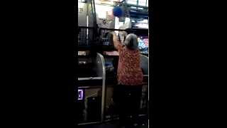 Old Woman Incredibly plays Basketball in Arcade Hoops