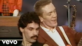Daryl Hall & John Oates - Wait For Me (Official Video)