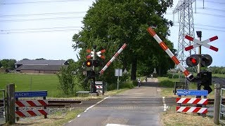 Spoorwegovergang Lochem // Dutch railroad crossing