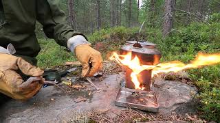 Kaffe på Firebox Nano Titan med tjärved i skogen och Trangia kaffepanna small 27