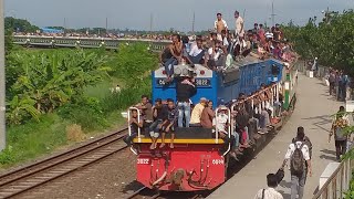 Rangpur Express Huge Overloaded Passengers Carrying Passing From Ishwardi Bypass