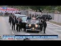 Bolsonaro desfila em carro aberto