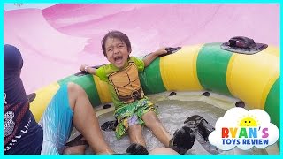 Ryan Rides the Water Slides During Family Vacation to Schlitterbahn Waterpark Resorts!