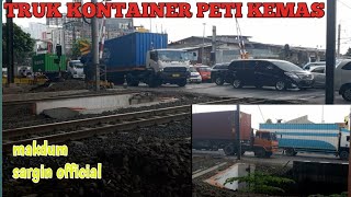 Truk Kontainer Peti Kemas-makdum sarpin official