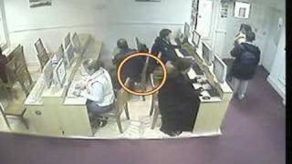 Ladro in azione! - THEFT at work! - CCTV