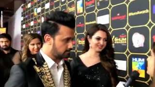 Atif Aslam & Sara Bharwana Interview At 6th Hum Awards 2018 |Aryan Aadeez