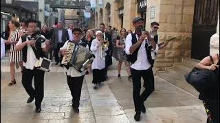 0544292839 Israeli strolling klezmer band with the guests from all over the world in Jerusalem